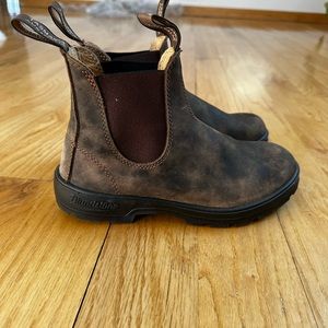Women's 7.5 Blundstone boots.. barely been worn